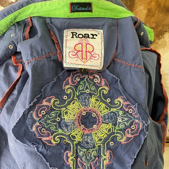 Roar ~ destined to Roar western cowgirl equestrian button down size L EC ~ - Picture 11 of 14